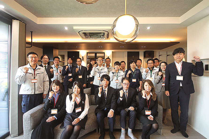 越谷店スタッフ