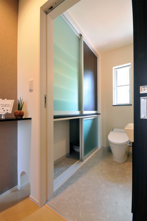 置き場に困るペットのトイレもこれで解決