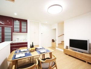 フルリフォーム～明るい雰囲気のLDKと小さな仕事部屋がある家／石川県輪島市