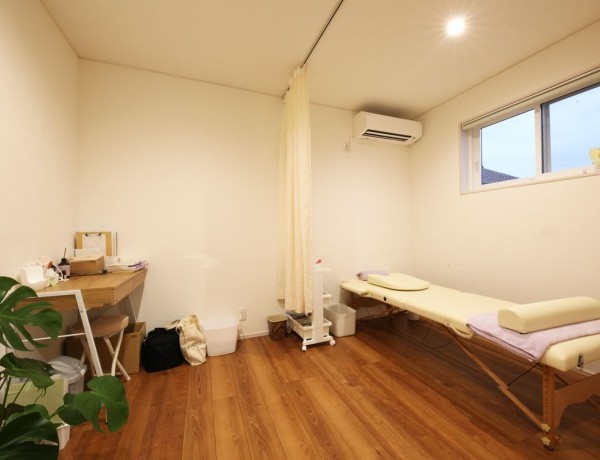 薄暗かった空き部屋が人が集まる空間へ