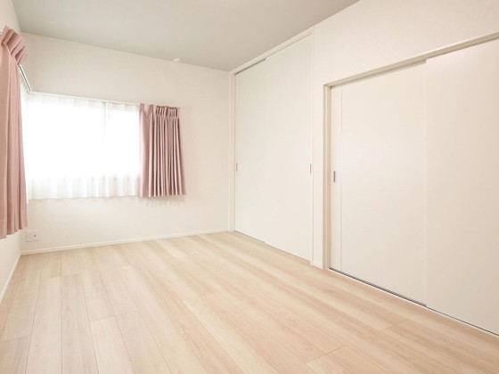 和室を洋室に一新！白を基調にした部屋に