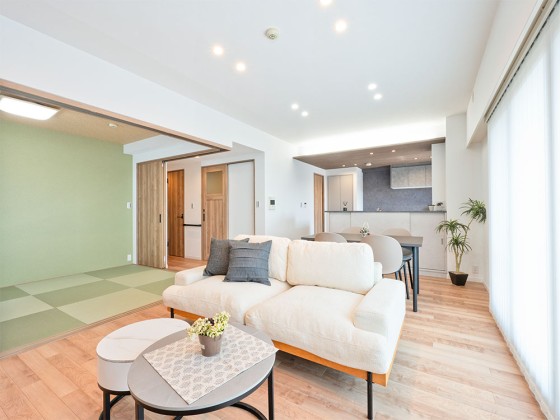 間接照明を施したリビング