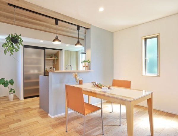 屋根裏を取り込んだ、子世帯専用のLDK