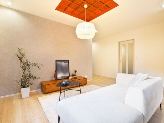 格子天井を活かしたリビング