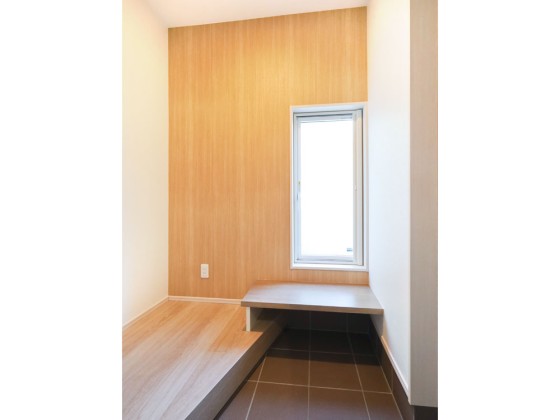 人も猫ちゃんも使える玄関ベンチ