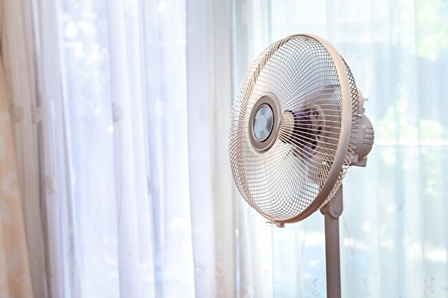  夏の暑いマンション生活を快適に！エアコンの効率を高める窓対策の秘密