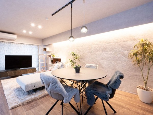 上質な照明演出と質感を楽しむラグジュアリーな空間～マンショリフォーム