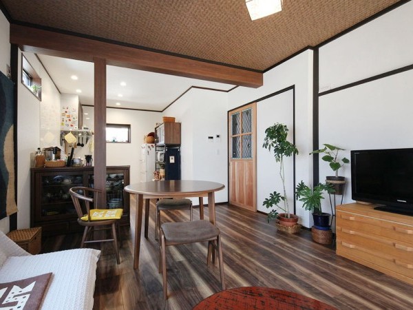 光と想い出が灯る家〜ステンドグラスと共に過ごす一人暮らしの空間