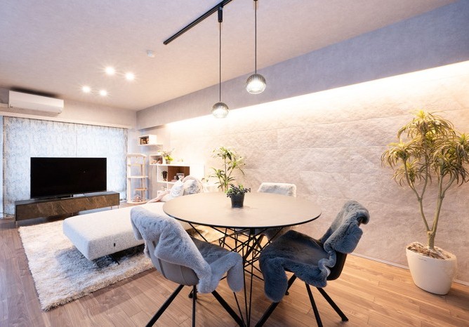 埼玉県ふじみ野市 築26年上質な照明演出と質感を楽しむラグジュアリーな空間～マンショリフォーム