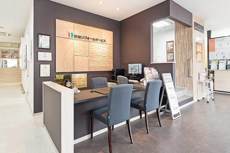 はじめの一歩を、心地良く迎える受付空間